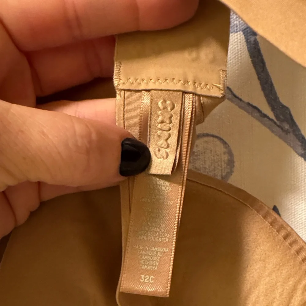 SKIMS Smooth Molded T-Shirt Bra in Tan Brown - Picture 2 of 3